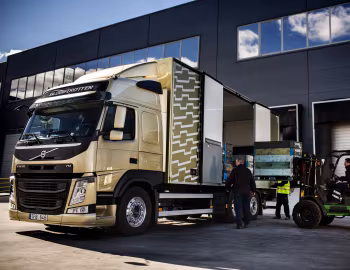 Volvo FM 370 6×2 rigid Globetrotter cab '2013–pr.