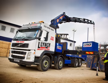 Volvo FM 370 8×2 rigid Globetrotter cab with PM 65SP crane [UK-spec] '2010–13