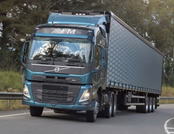 Volvo FM 380 6×4 tractor Globetrotter cab [Brazil] '2021–pr.