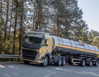 Volvo FM 380 6×4 tractor Globetrotter LXL cab [Brazil] '2013–pr.