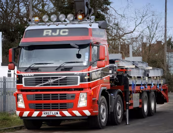 Volvo FM 400 8×4 rigid Globetrotter cab with HIAB crane [UK-spec] '2005–10