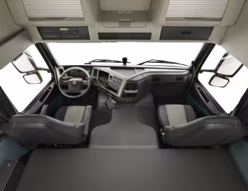 Interior Volvo FM 410 4×2 tractor Globetrotter LXL cab '2013–pr.