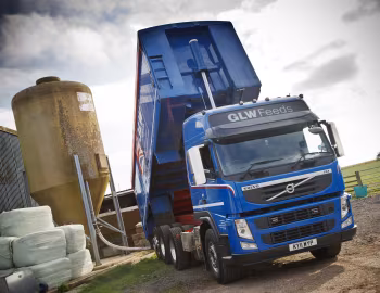 Volvo FM 410 8×4 tridem Globetrotter cab with Priden Engineering tipper body [UK-spec] '2010–13