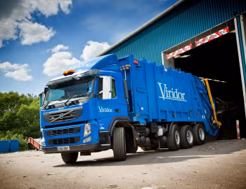 Volvo FM 420 8×4 tridem Day cab with Heil ''Big Bite'' compactor body [UK-spec] '2010–13
