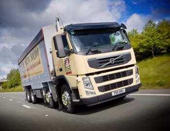 Volvo FM 420 8×4 rigid Day cab [UK-spec] '2010–13