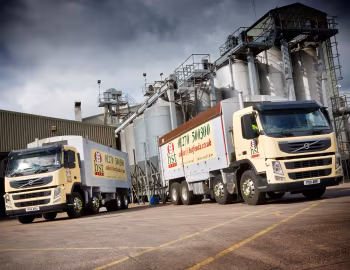 Volvo FM 420 8×4 rigid Day cab [UK-spec] '2010–13