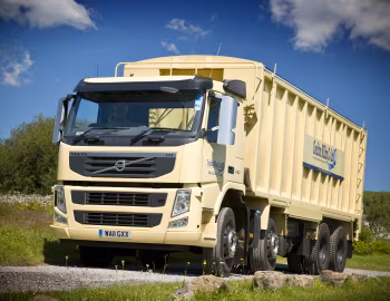 Volvo FM 420 8×4 rigid Day cab with Priden Engineering tipper body [UK-spec] '2010–13