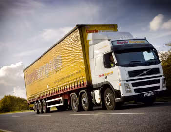 Volvo FM 440 6×2 tractor Globetrotter cab [UK-spec] '2005–09