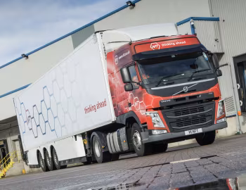 Volvo FM 450 4×2 tractor Globetrotter cab [UK-spec] '2013–pr.