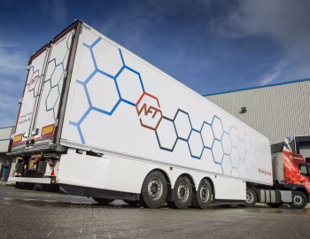 Volvo FM 450 4×2 tractor Globetrotter cab [UK-spec] '2013–pr.
