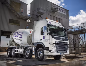 Volvo FM 450 8×4 rigid Globetrotter LXL cab with McPhee mixer body [UK-spec] '2013–pr.