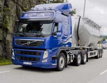 Volvo FM 460 MethaneDiesel 6×2 tractor Globetrotter cab '2011–13