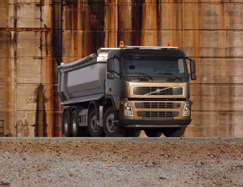 Volvo FM 480 8×4 rigid Day cab with Carnehl tipper body '2005–09