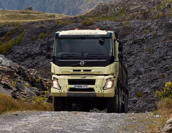 Volvo FMX 460 8×4 rigid X-High B-Ride Day cab with Thompsons body [UK-spec] '2020–pr.