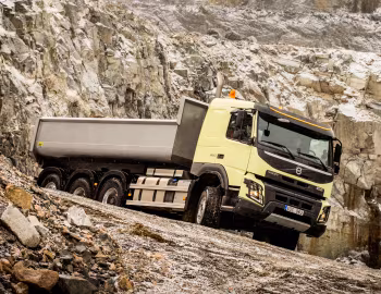 Volvo FMX 460 8×4 tridem Sleeper cab with Multilift XR24SL '2013–pr.