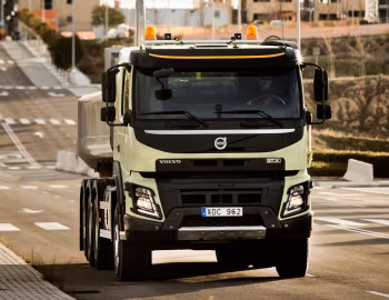 Volvo FMX 460 8×4 tridem Sleeper cab with Multilift XR24SL '2013–pr.