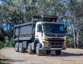 Volvo FMX 500 8×4 rigid Day cab with Librelato tipper body '2013–pr.