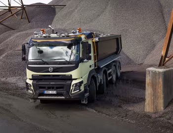 Volvo FMX 460 8×4 rigid Day cab with tipper body '2013–pr.