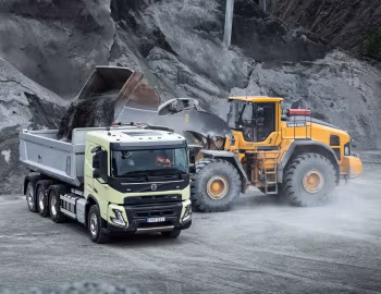 Volvo L250H, Volvo FMX 540 8×4 rigid Sleeper cab with hooklift system