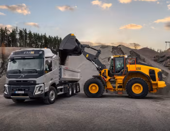 Volvo FMX 540 8×4 rigid Sleeper cab with hooklift system, Volvo L150