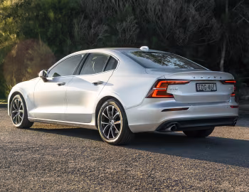 Volvo S60 T5 AWD Momentum [Australia] '2018–pr.