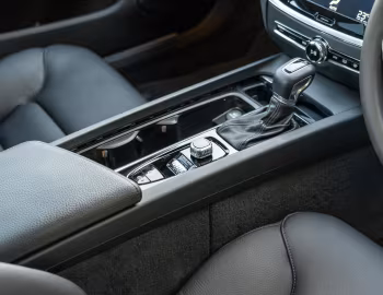 Interior Volvo S60 T5 AWD Momentum [Australia] '2018–pr.