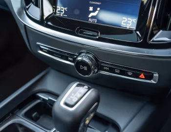 Interior Volvo S60 T5 AWD Momentum [Australia] '2018–pr.