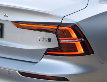 Volvo S60 T5 AWD Momentum [Australia] '2018–pr.