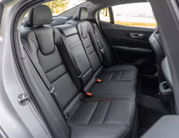 Interior Volvo S60 T5 AWD Momentum [Australia] '2018–pr.