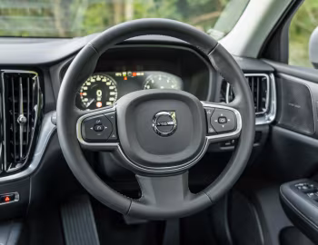 Interior Volvo S60 T5 AWD Momentum [Australia] '2018–pr.