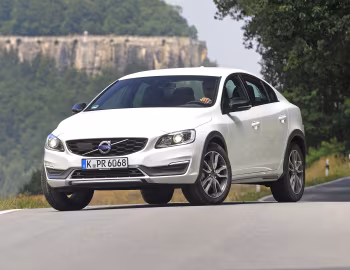 Volvo S60 Cross Country [Worldwide] '2015–18