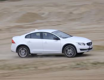 Volvo S60 Cross Country [Worldwide] '2015–18