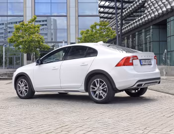 Volvo S60 Cross Country [Worldwide] '2015–18