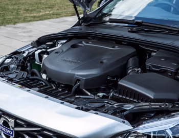 Sous la capuche Volvo S60 Cross Country [UK-spec] '2015–18