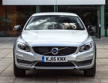 Volvo S60 Cross Country [UK-spec] '2015–18