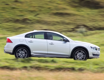 Volvo S60 Cross Country [UK-spec] '2015–18
