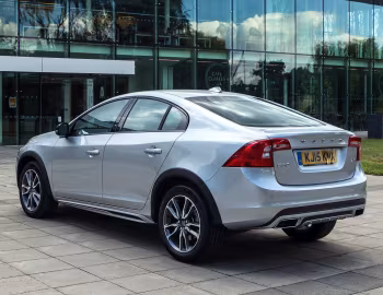 Volvo S60 Cross Country [UK-spec] '2015–18