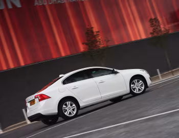 Volvo S60 D3 [UK-spec] '2010–13