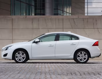 Volvo S60 D3 [UK-spec] '2010–13