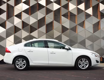 Volvo S60 D3 [UK-spec] '2010–13