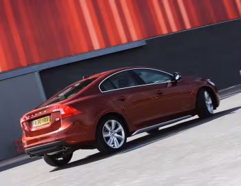 Volvo S60 D5 [UK-spec] '2010–13