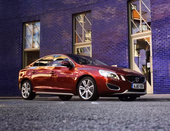 Volvo S60 D5 [UK-spec] '2010–13