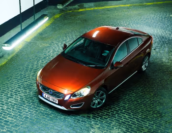 Volvo S60 D5 [UK-spec] '2010–13