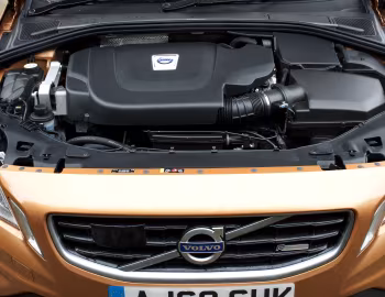 Sous la capuche Volvo S60 D5 R-Design [UK-spec] '2010–13