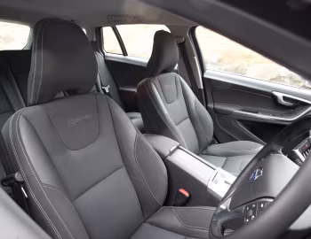 Intérieur Volvo S60 D5 R-Design [UK-spec] '2010–13