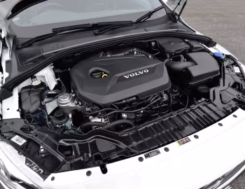 Sous la capuche Volvo S60 T4 [Japan] '2013–18