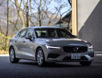 Volvo S60 T4 Momentum [Japan] '2019–pr.