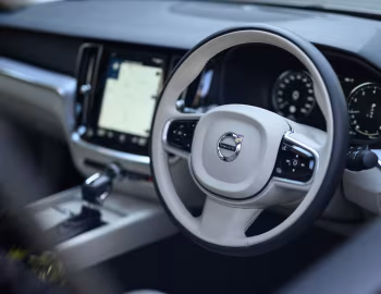 Panneau avant Volvo S60 T4 Momentum [Japan] '2019–pr.