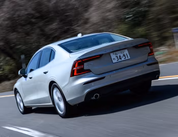 Volvo S60 T4 Momentum [Japan] '2019–pr.