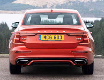 Volvo S60 T5 R-Design [UK-spec] '2019–pr.